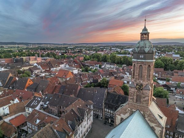 Einbeck von oben mit Blick auf die Kirche