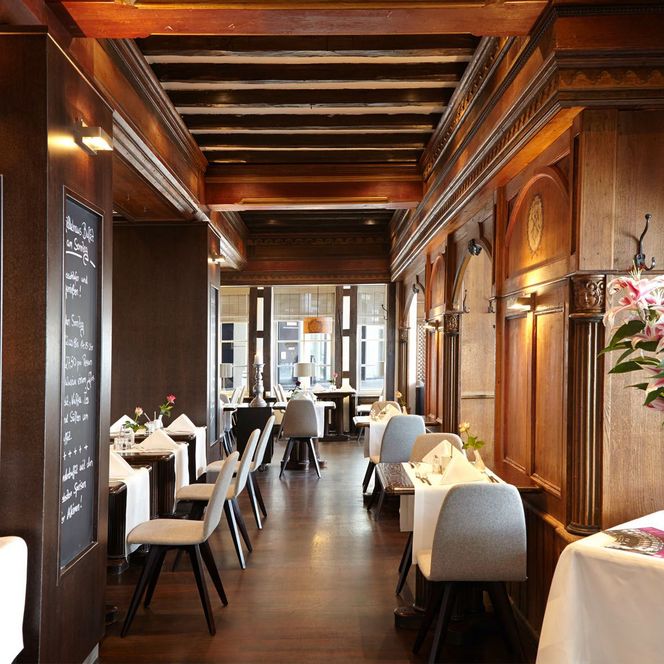 Zu sehen ist das Restaurant des Van der Valk Hotel Hildesheim