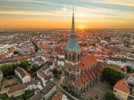 Zu sehen ist ist die St. Andreas-Kirche/St. Andreas-Kirchturm