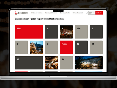 Bildschirm mit den Türchen aus dem digitalen Adventskalender