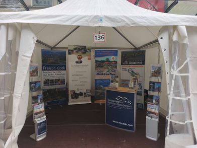 38. „Tag der Niedersachsen“ in Osnabrück Stand mit Rollups und Werbematerial
